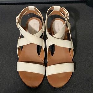Enzo Angiolini size 10 cream leather sandals